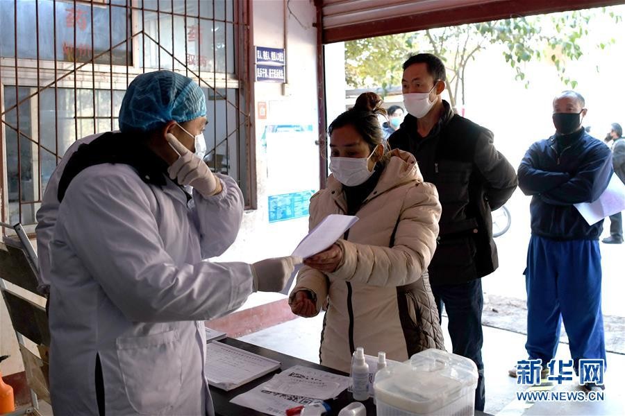 （抓好經(jīng)濟(jì)發(fā)展 應(yīng)對(duì)復(fù)雜局面·圖文互動(dòng)）（3）2500萬(wàn)農(nóng)民工如何安全返崗？——農(nóng)民工大省四川復(fù)工觀察