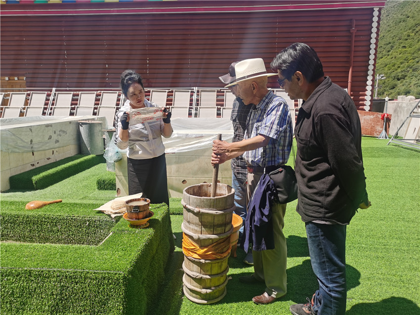 游客在博覽.jpg 游客在博覽.jpg