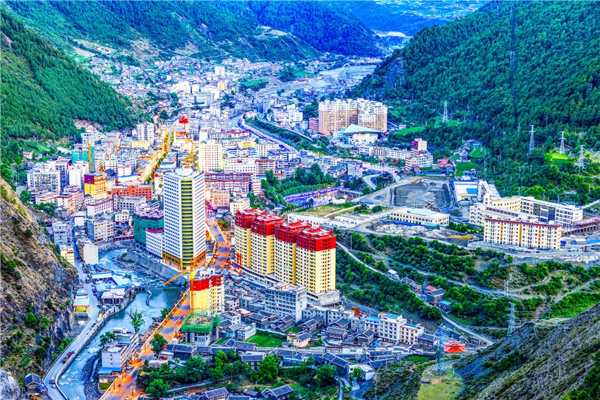 美麗的九龍縣城.jpg 美麗的九龍縣城.jpg