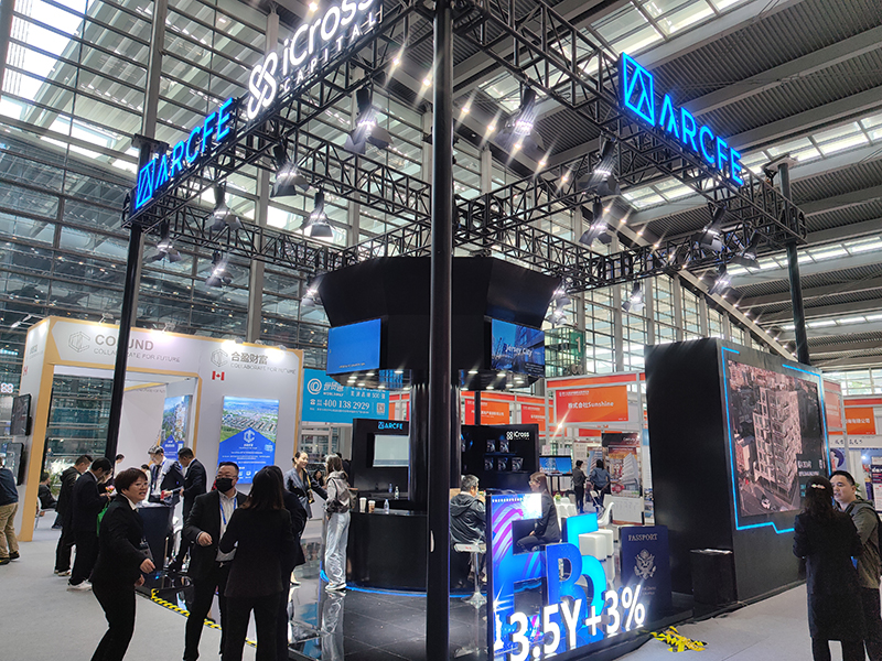 2023年12月16日，第十七屆深圳國際金融博覽會(huì)在深圳會(huì)展中心開幕，近300家金融機(jī)構(gòu)和企業(yè)攜手多款金融產(chǎn)品集中亮相。