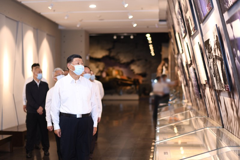 2022年8月16日至17日，中共中央總書記、國家主席、中央軍委主席習(xí)近平在遼寧考察。這是16日下午，習(xí)近平在錦州市考察遼沈戰(zhàn)役紀(jì)念館。 新華社記者 燕雁 攝