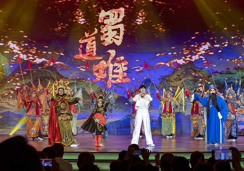 2023年10月13日，成都，“把青春華章寫在祖國大地上”大思政課網(wǎng)絡(luò)主題宣傳和互動引導(dǎo)活動在四川大學(xué)舉行。