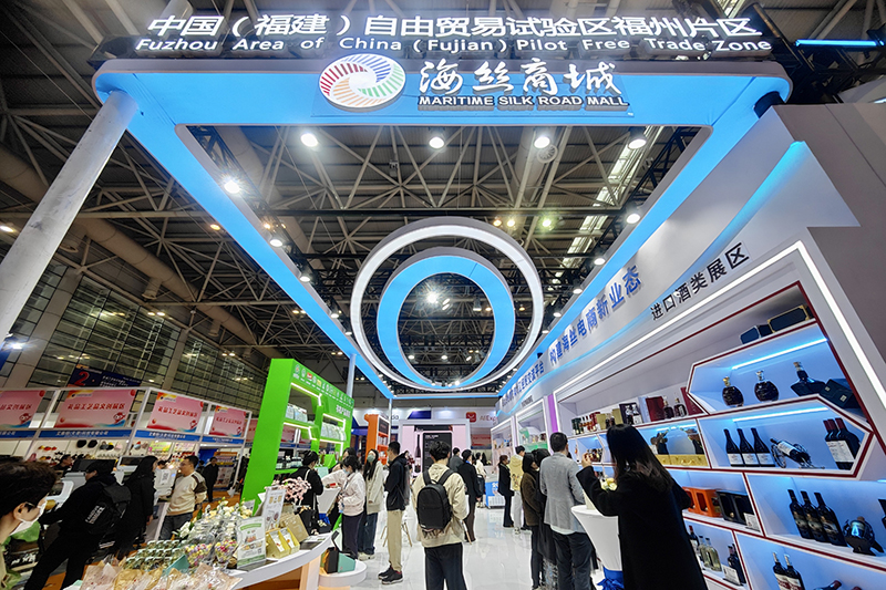 2024年3月18日，第四屆中國跨境電商交易會(huì)在福建福州開幕。展會(huì)聚焦“鏈接跨境全流域 共建電商新生態(tài)”，集聚全國80余個(gè)外貿(mào)產(chǎn)業(yè)帶的上千家供應(yīng)鏈企業(yè)。